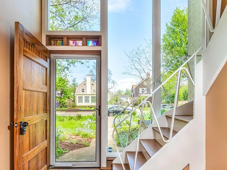 27 Morris Ave — Photo 3