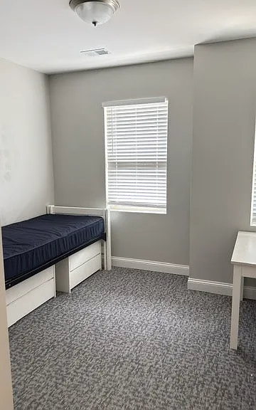 1601 W Kilbourn Ave #1-20 — Photo 9