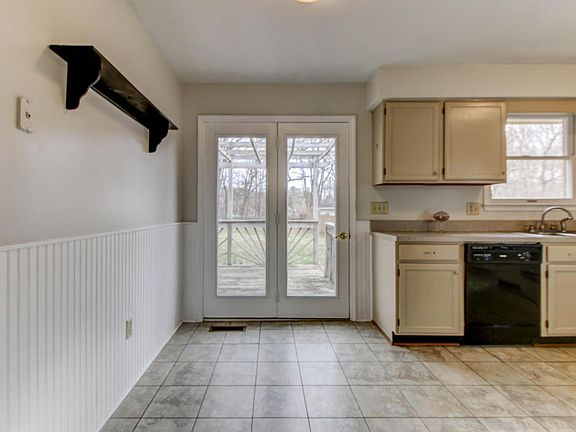5th image of 326 Sunflower Dr