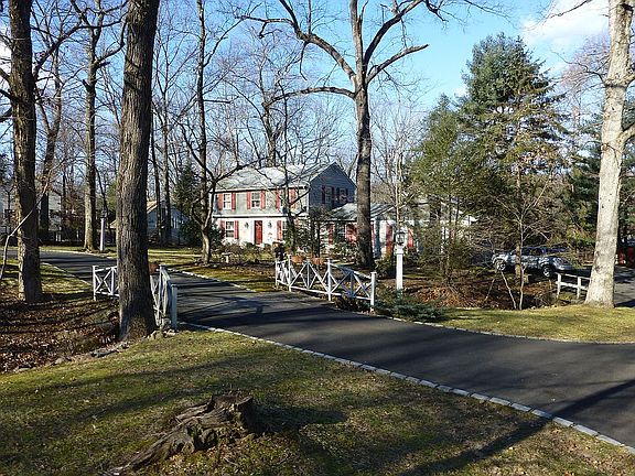 Circular driveway