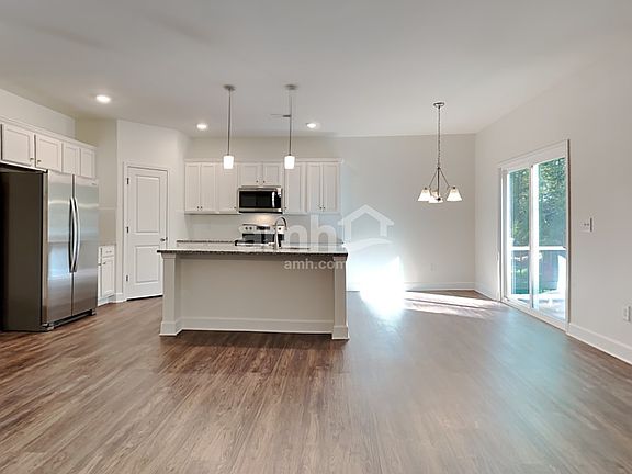 4th image of 5005 Hudson Valley Dr