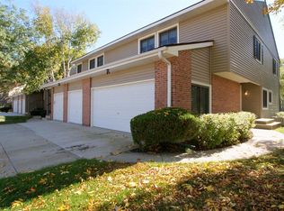 949 Pine Tree Cir S, Buffalo Grove, IL