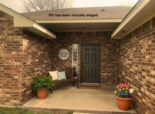 608 NW 21st St, Moore, OK 73160
