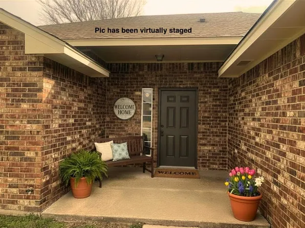608 NW 21st St, Moore, OK 73160