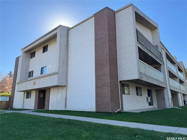 310 Stillwater Drive #118, Saskatoon, SK S7J 4H7