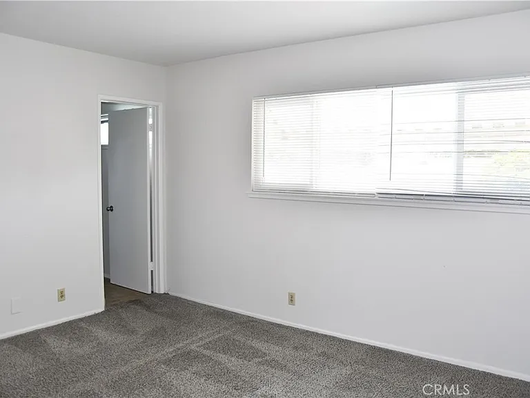 522 E Collins Ave — Photo 50