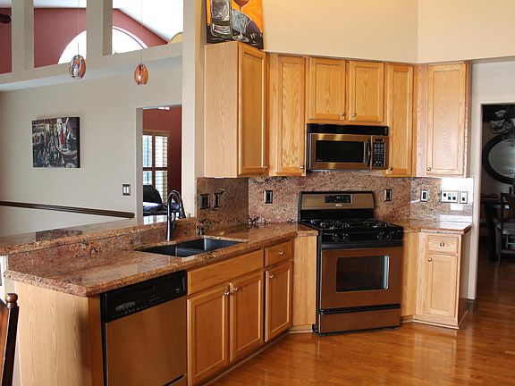 5th image of 216 Lone Pine Dr