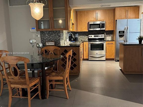5th image of 1226 N Hiatus Rd #1226