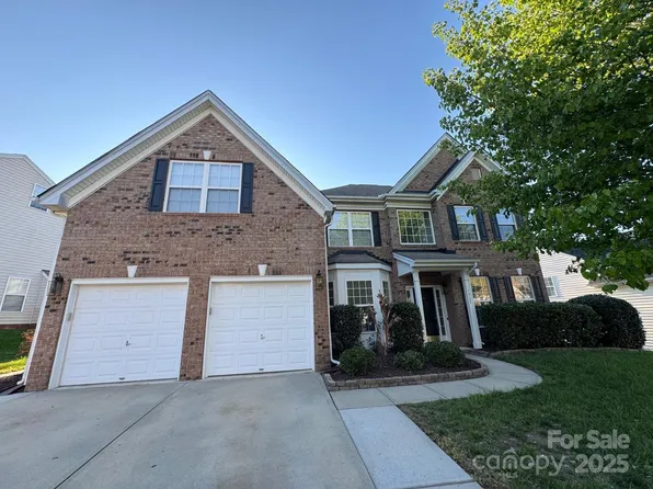 7925 Woodmere Dr, Harrisburg, NC 28075