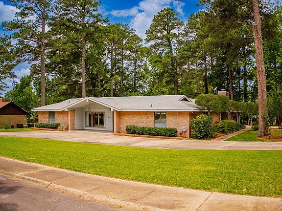 3rd image of 304 Crestwood Dr