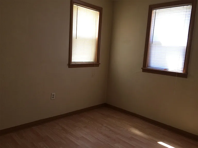 518 Locust St — Photo 10