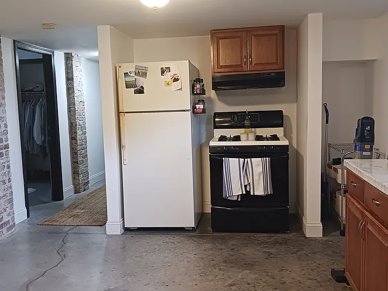 751 Academy Ave #BASEMENT — Photo 7