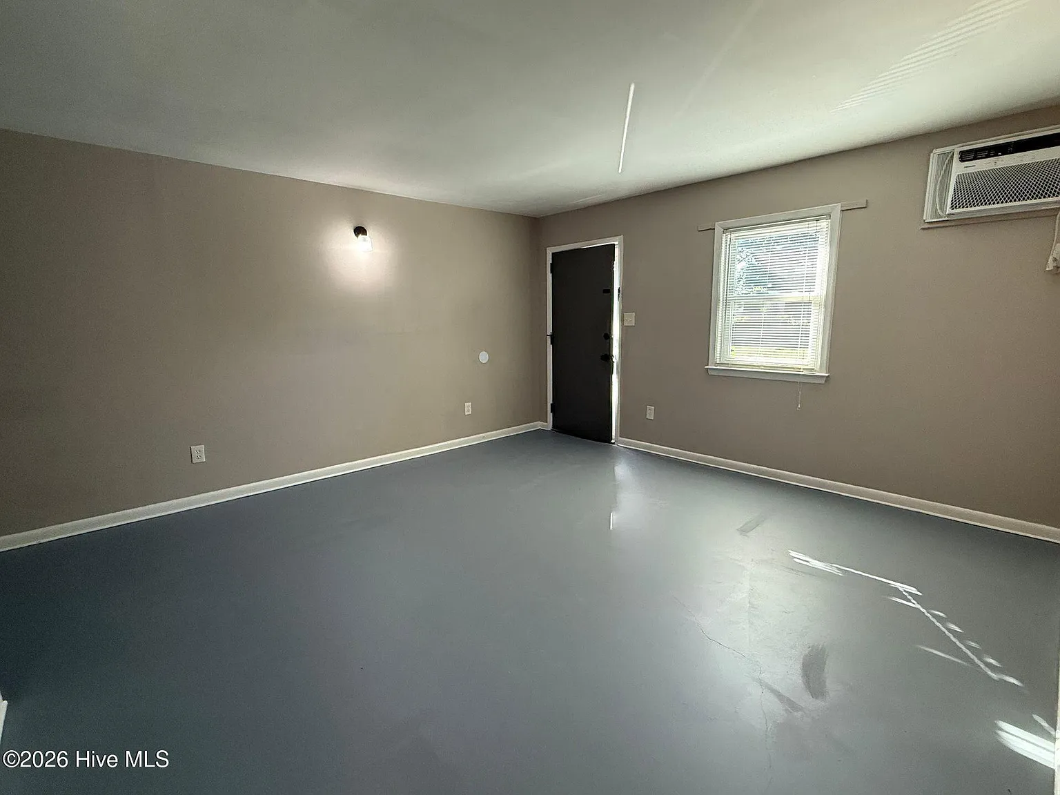 1 bed, 1.0 bath, $875 — Photo 2