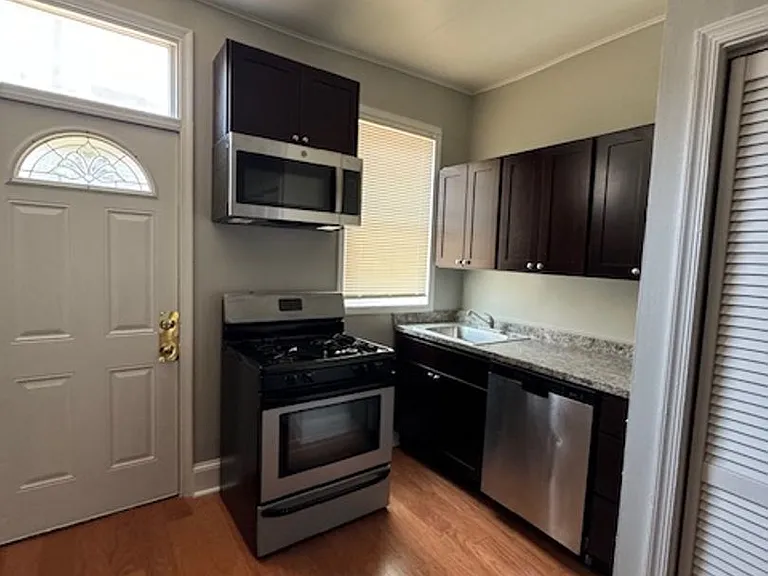 239 K St NE — Photo 3