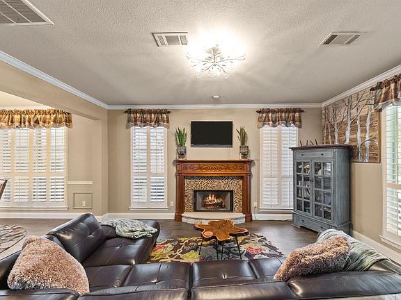 2nd image of 619 Wyndham Cir