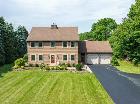 5900 Allen Padgham Rd, Farmington, NY 14425