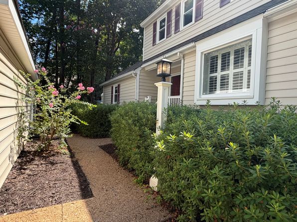 4 Muirfield Green Ln