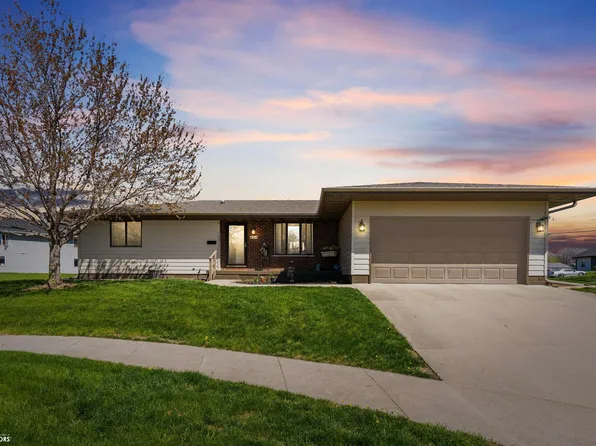 424 E 6th Street Pl S, Newton, IA 50208