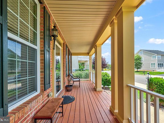 5th image of 43245 Barnstead Dr