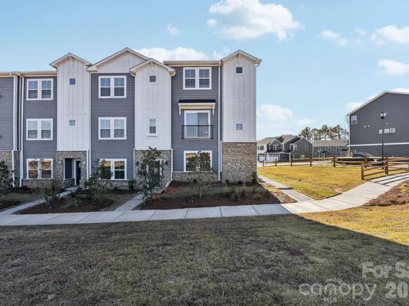 343 Golden Maple Ct, Fort Mill, SC 29708