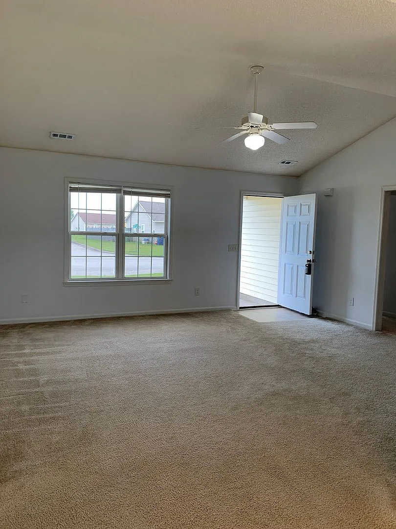 Available Now - 3 Bedroom, 2 Bath House on Newbury Lane — Photo 3