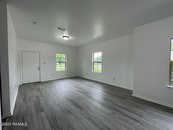 4th image of 1320 McCarthy Ln