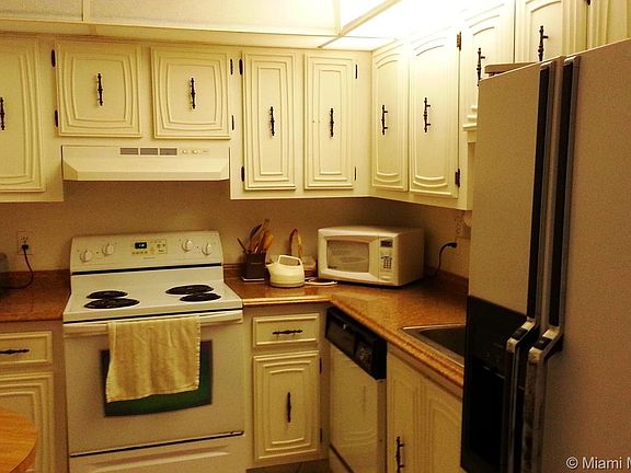 4th image of 3578 Somerset Dr
