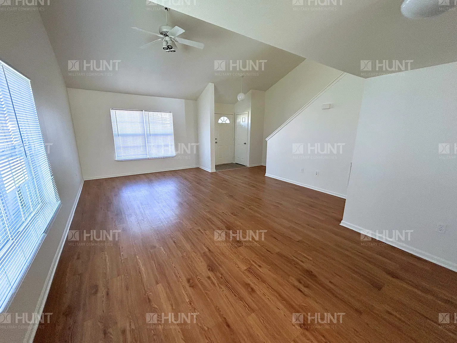 3 bed, 2.5 bath, 1691 sqft, $1,795 — Photo 2