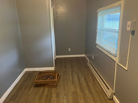 5th image of 504 E Race St