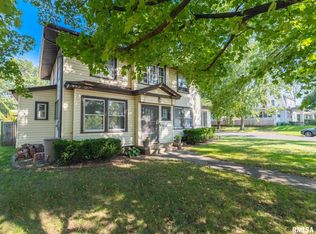 706 Bacon St, Pekin, IL 61554