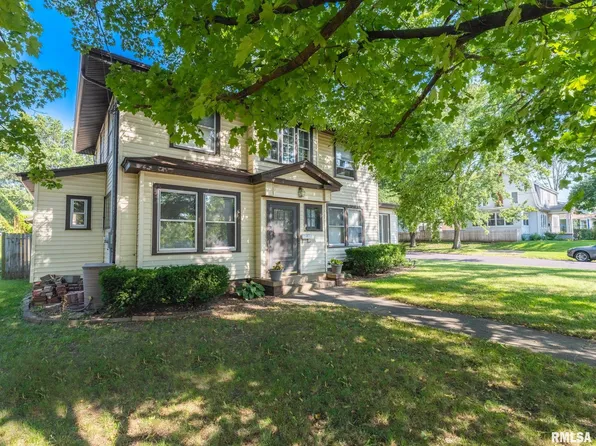 706 Bacon St, Pekin, IL 61554