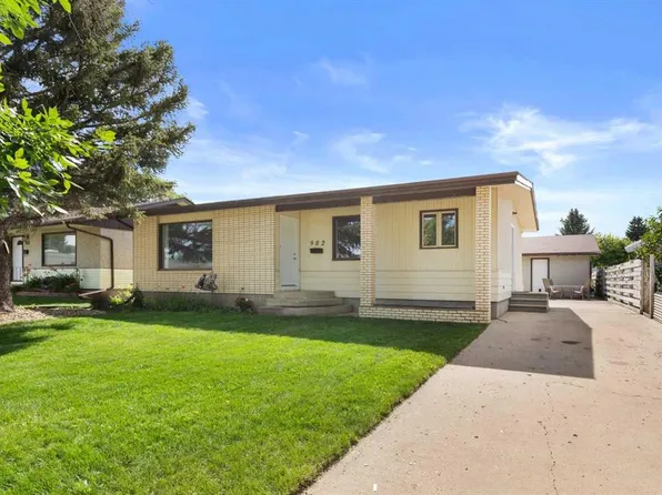 982 Stewart Dr NW, Medicine Hat, AB T1A 7C1
