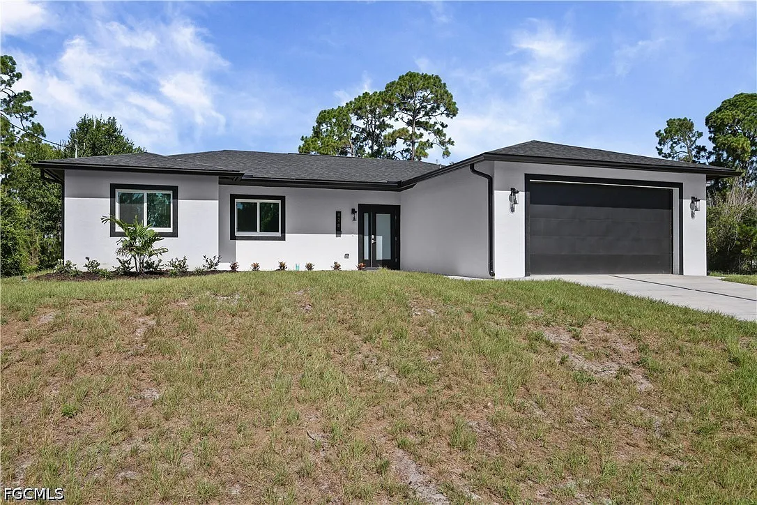 4 bed, 2.5 bath, 1632 sqft, $2,400 — Photo 2