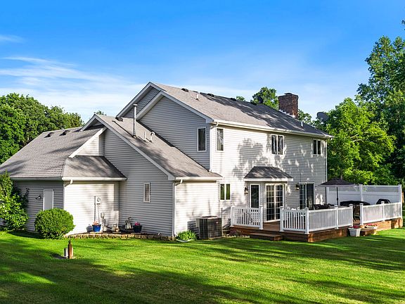 4th image of 46 S Meadow Ln