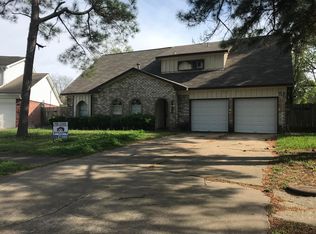 9723 Huntington Way Dr, Houston, TX 77099