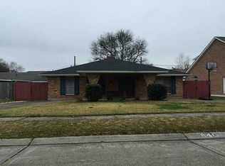 840 Huckleberry Ln, Gretna, LA 70056