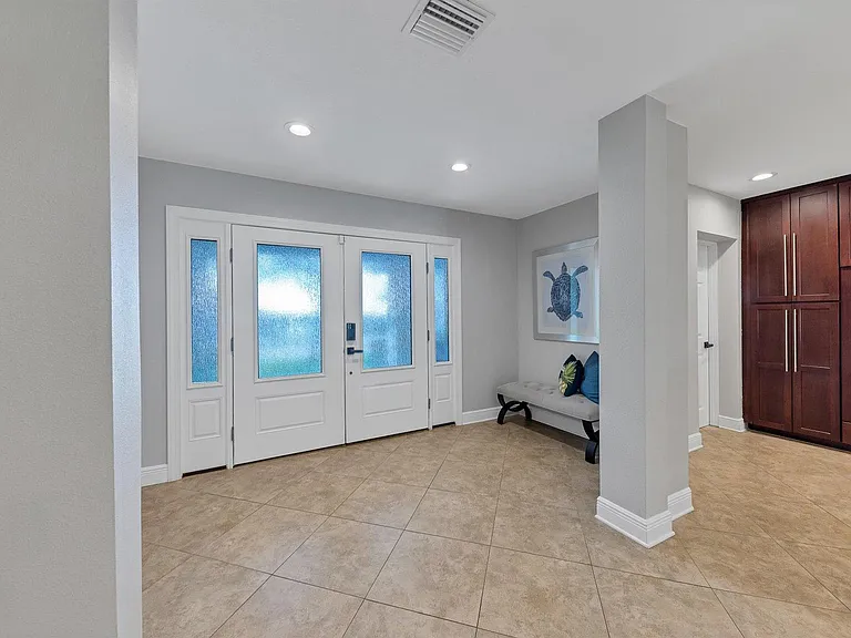 113 Harbor View Ln — Photo 6