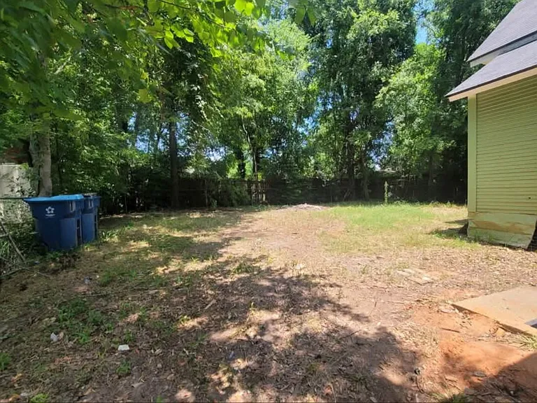 1005 E Fannin St — Photo 17