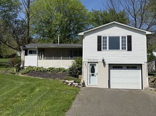 1497 Lake Front Dr, Salem, OH 44460