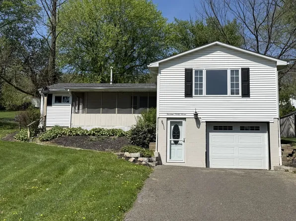 1497 Lake Front Dr, Salem, OH 44460