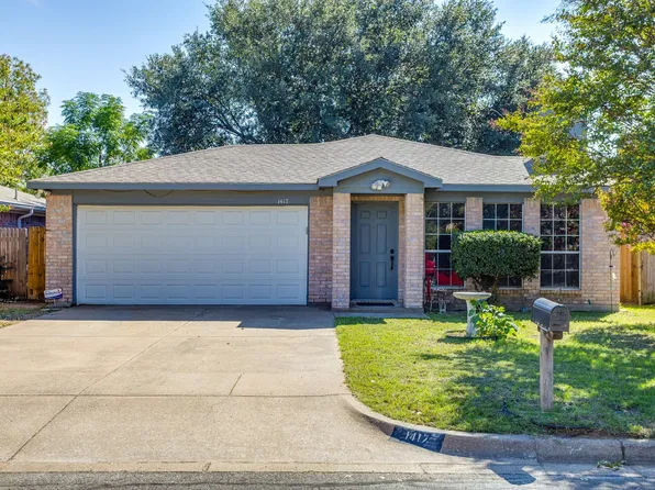 1417 Yorkshire St, Fort Worth, TX 76134
