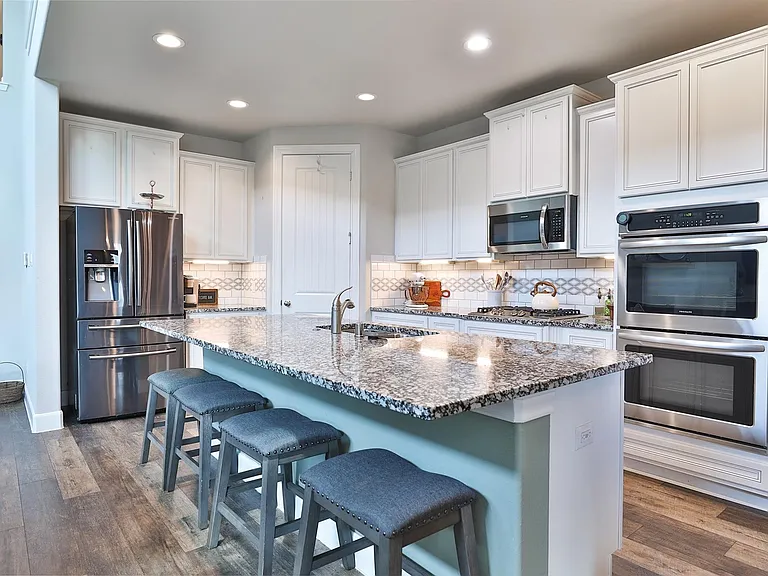 2810 Bluesage Bluff Dr — Photo 16