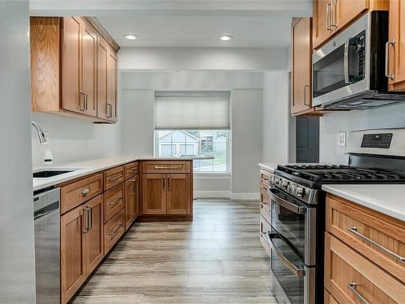 5th image of 12560 W 82nd Ter