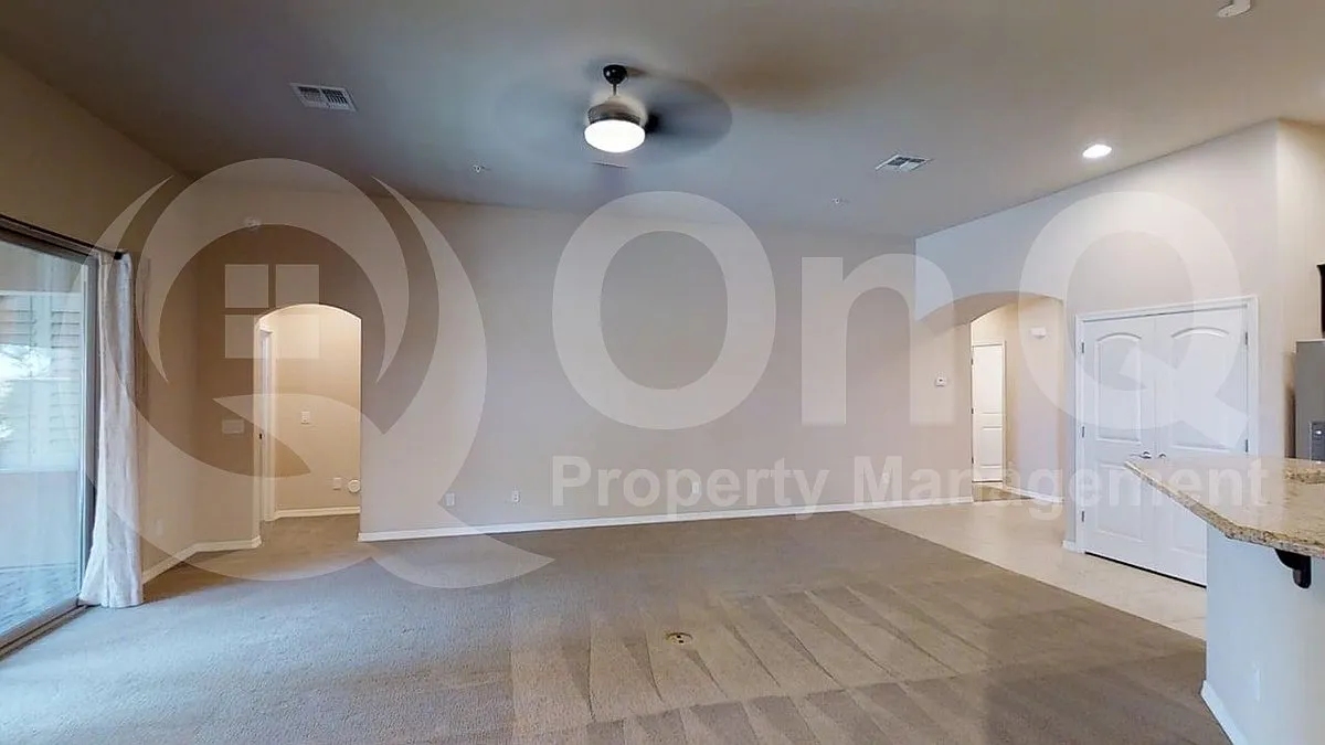 3 bed, 2.0 bath, 1950 sqft, $2,400 — Photo 3