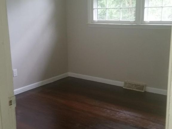 2nd image of 127 Grandin Ct