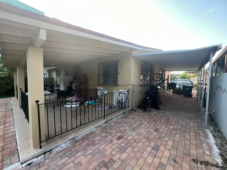 10850 SW 3rd St — Photo 31