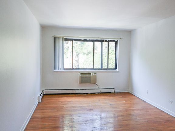 3rd image of 5833 N Kenmore Ave APT 304