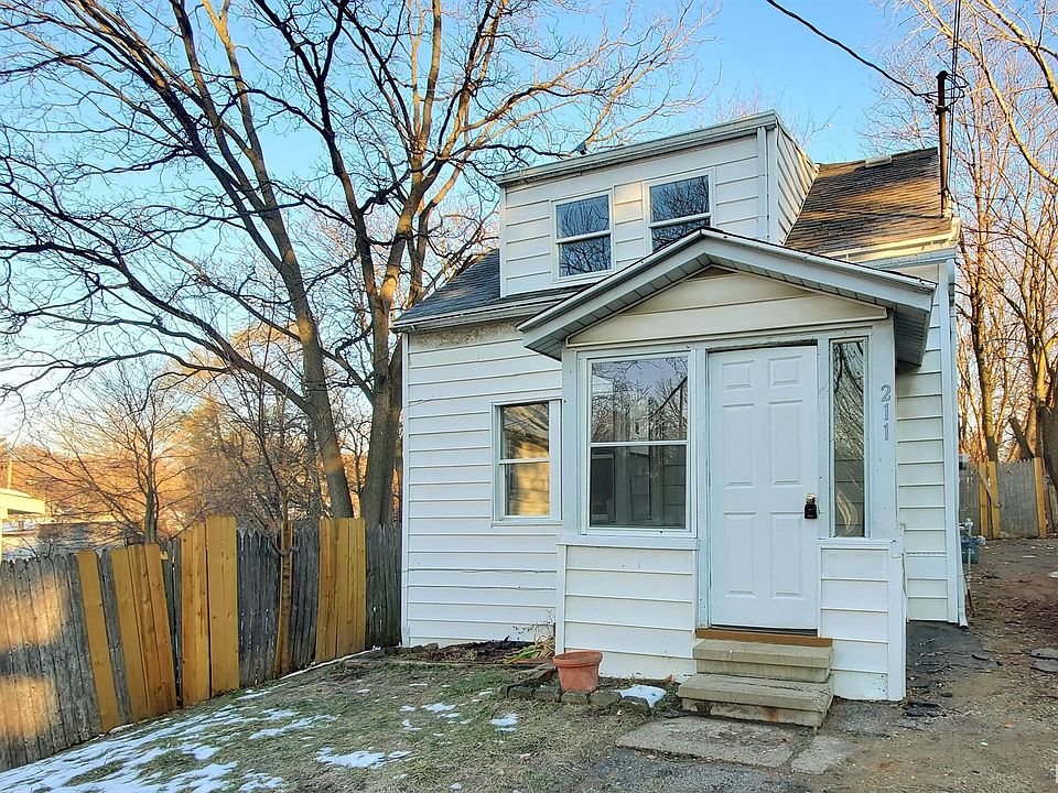 1st image of 211 E Hodge Ave