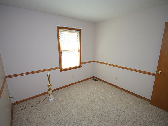 3rd image of 7831 Santolina Dr