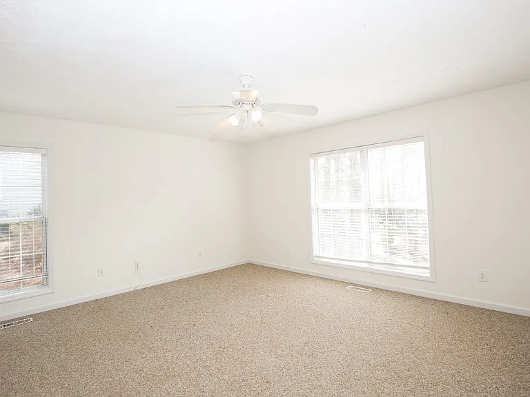 8 Moore Dr — Photo 35